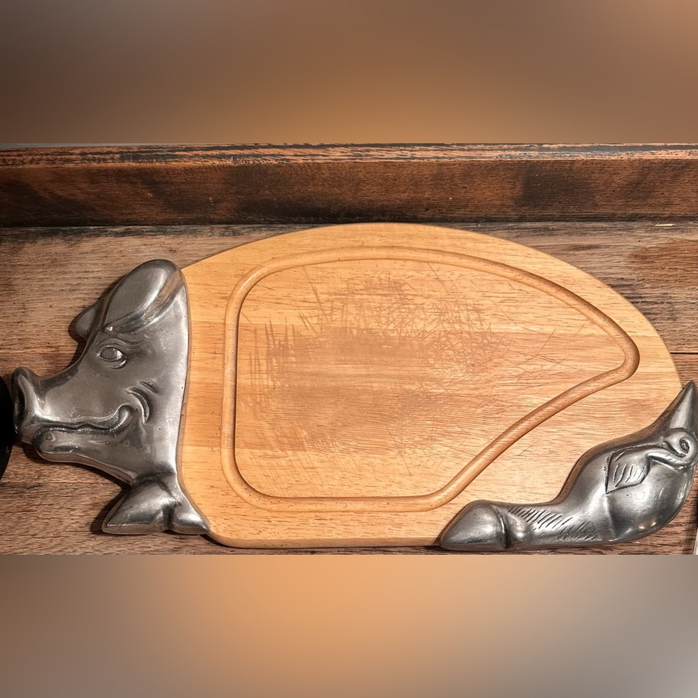 Pig Shaped Wooden Cutting Board Charcuterie Metal Farmhouse Kitchen Decor - Picture 8 of 16